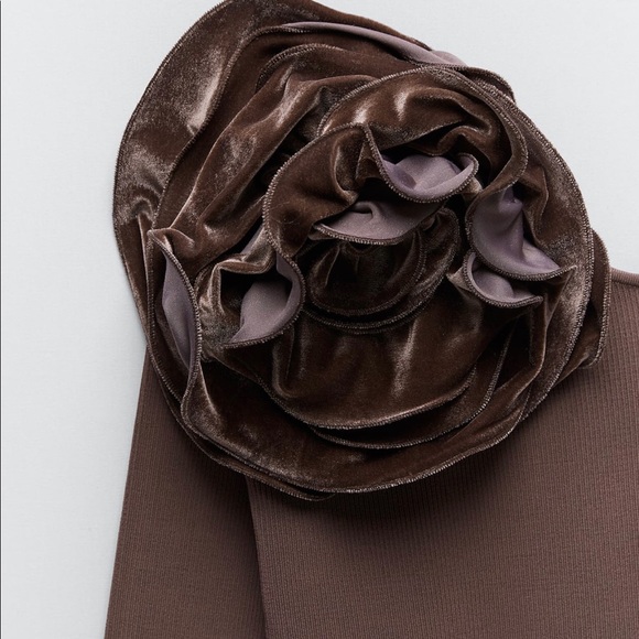 HP 🎉Zara asymmetric floral top - Picture 3 of 11